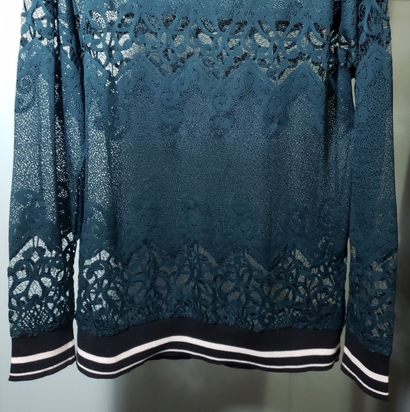 Fabletics - Long sleeve lace top in a dark teal or forest green color size large - Picture 4 of 6